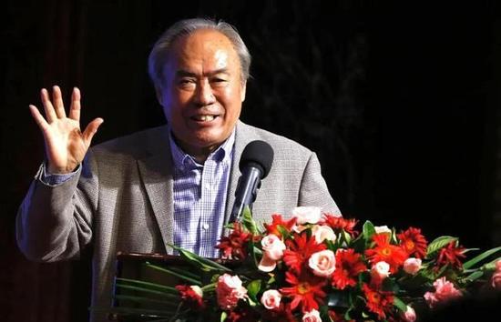 街边的美人图